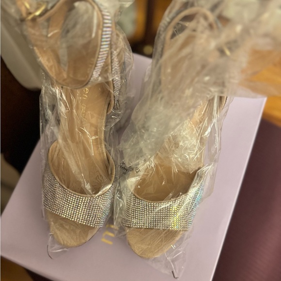 Brand new platform high heels. Stunning shoes. - Picture 12 of 12